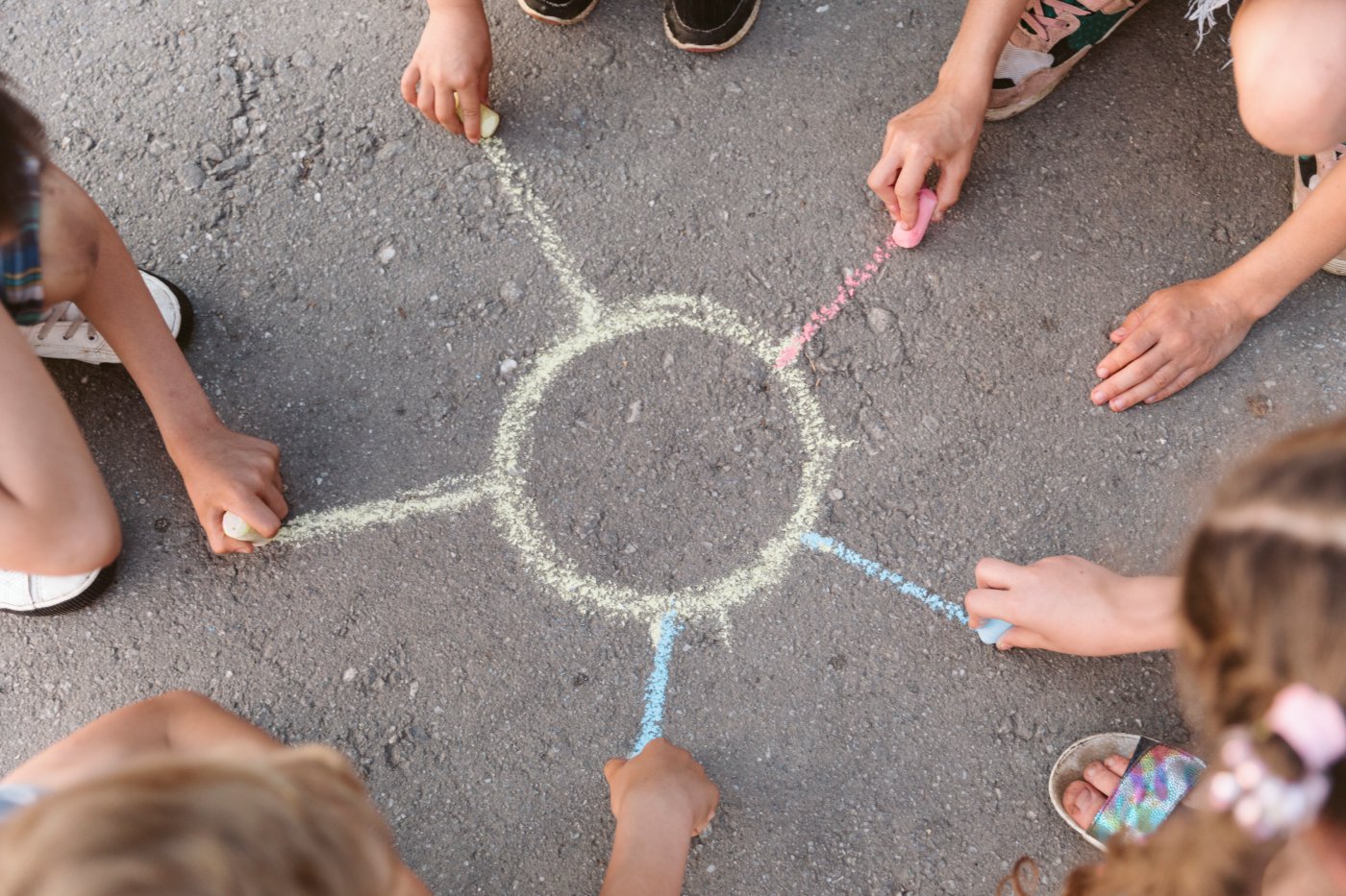 Χαρούμενα παιδιά στο Summer Camp – Καλοκαιρινές δραστηριότητες